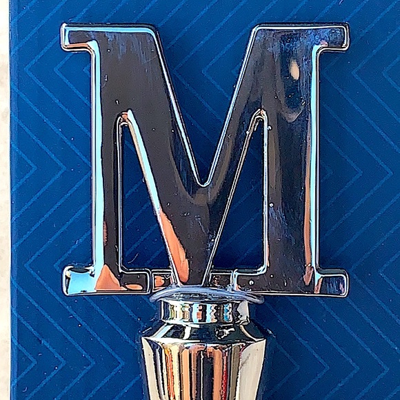 STOREHOUSE ENTERTAIN ALPHABET M WINE STOPPER - Picture 2 of 6